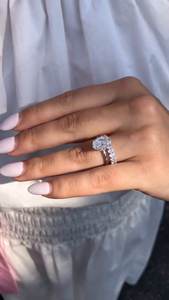 Anillo de compromiso de diamante de corte radiante cultivado en laboratorio, Plata de Ley 925 con certificado IGI, regalo de diseño de Halo Pave de lujo para mujer - Product Image 6