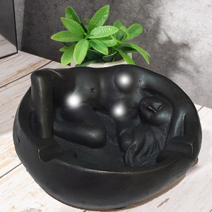 Cenicero de resina de diseño moderno con figura de dama desnuda, regalo personalizado para el hogar - Product Image 2