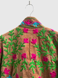 Veste en velours brodée, col mandarin, manches longues, motif floral, broderie à la main, vêtements d'automne, grande taille pour femmes - Product Image 5