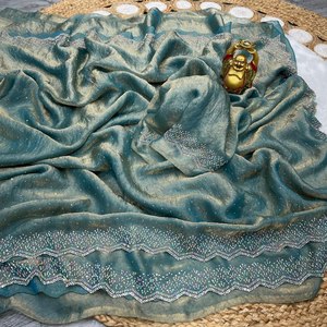 Hot Fix Machine Work Spécial de mariage et de fête de haute qualité Cet exquis saree de créateur fabriqué à partir d'une base en soie - Product Image 3