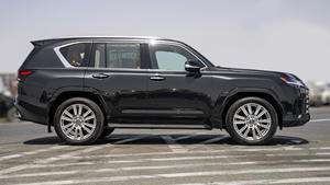 LEXUS LX600 V I P NEGRO 2023, 3.5P, 3.5L V6 Twin Turbo, 409 HP/5200 rpm, Transmisión Automática de 10 Velocidades - Product Image 3