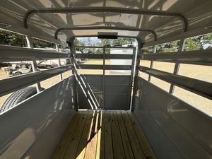 Se Vende Semirremolque para Ganado en Buenas Condiciones, para el Transporte de Ganado Vacuno, Caballos, Cabras y Ovejas, Ahora Disponible al por Mayor - Product Image 4