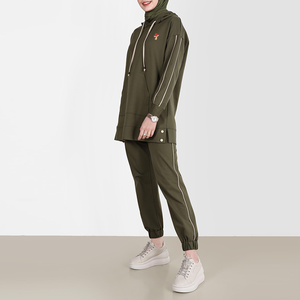 Nouvel Ensemble de Survêtement 2 Pièces en Polaire Couleur Unie pour Femmes Musulmanes, Sweat à Capuche et Pantalon Chaleureux, Brodé, Collection Automne Décontractée - Product Image 1