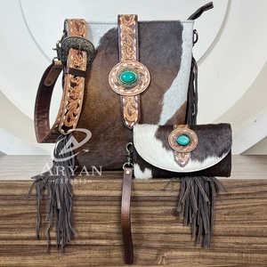 Lot de stock au prix de gros de sacs à main à franges en cuir usiné à la main pour dames et portefeuille à bracelet en cuir de vachette véritable - Product Image 1