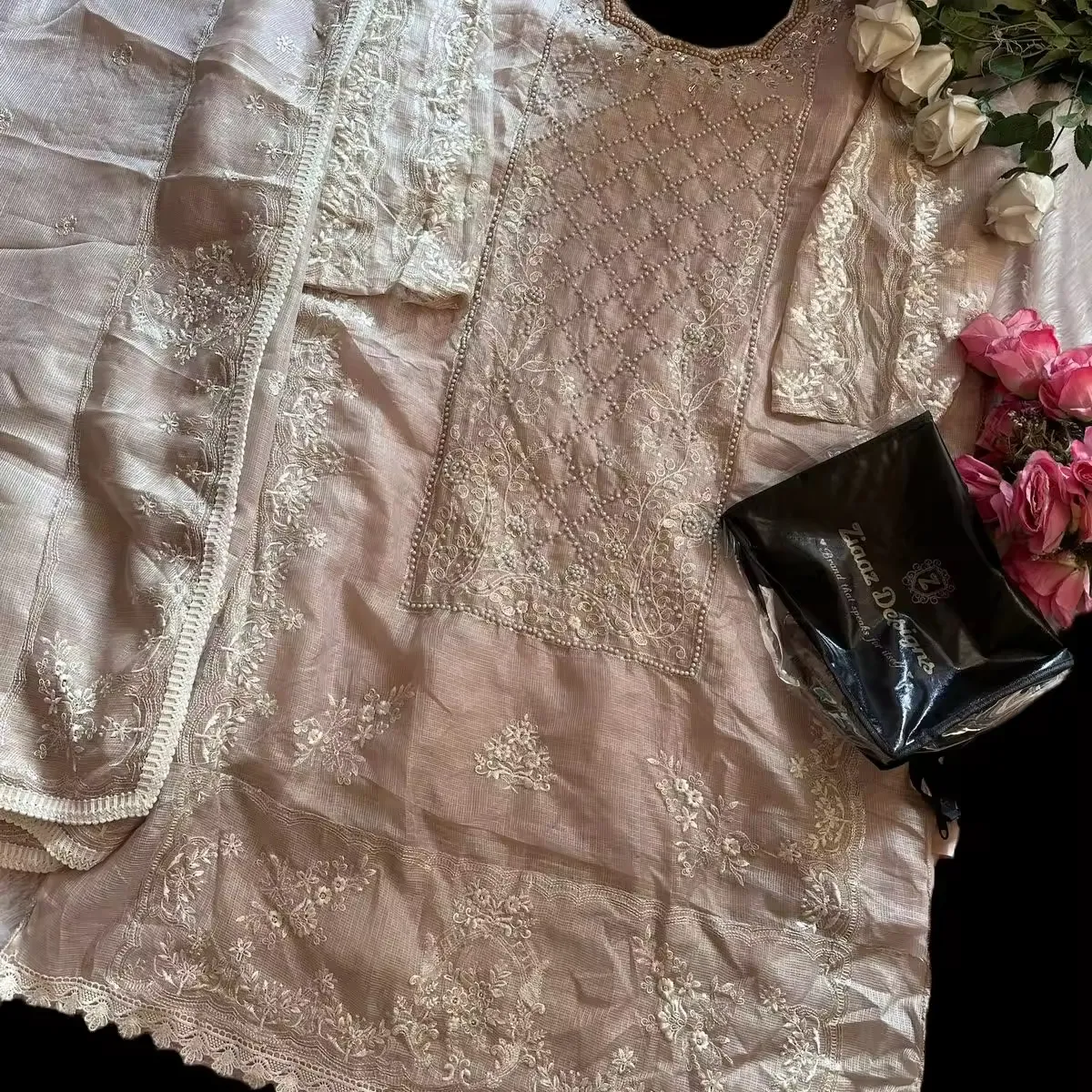 FULPARI nakış işi ile yeni tasarımcı ipek kurta embroidery ve dupatta nakış çalışmaları ile kadınlar için en son koleksiyon