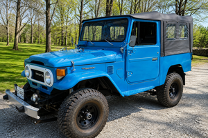 รถแลนด์ครุยเซอร์ FJ43 ปี 1977 ขับเคลื่อน 4 ล้อ SUV พวงมาลัยซ้าย เกียร์ธรรมดา รถคลาสสิกวินเทจ สำหรับขับขี่ออฟโรด คุณภาพส่งออก ทนทาน ใช้งานได้หลากหลาย - Product Image 1