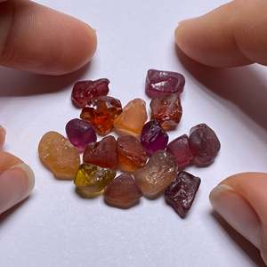 Piedras Preciosas Sueltas de Granate Rojo Ojo de Gato, Calibradas en Formas de Marquesa, Ovaladas, Cuadradas, Rectangulares y Triangulares de 8mm, en Tonos Marrón, Verde y Azul - Product Image 4