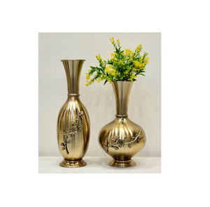 Juego de 2 jarrones antiguos de metal dorado, maceta nueva de metal hecha a mano, florero de metal de estilo costero, venta al por mayor de boda - Product Image 1