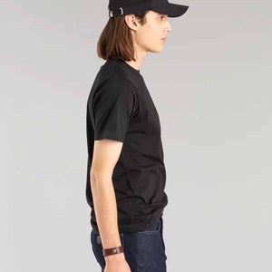 เสื้อยืดคอกลมแขนสั้นทรงปกติสำหรับผู้ชาย ผ้าฝ้าย 100% พิมพ์ลายโลโก้ สีฟ้าเข้ม ระบายอากาศได้ดี เป็นมิตรต่อสิ่งแวดล้อม - Product Image 1