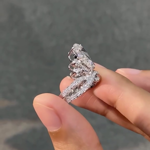 Bague de fiançailles avec pierres latérales en diamant de laboratoire en forme de poire de 5,00 carats, certifiée IGI, couleur D-E-F, clarté VVSVS - Product Image 2