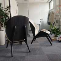 Élégante chaise en bois d'inspiration olive fabriquée à la main en multicolore classique durable et confortable, parfaite pour le salon