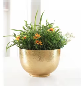 Planteur de sol en métal fini or de texture et design de qualité supérieure nouvelle arrivée Pots de jardinière faits à la main pour la décoration de la maison et du jardin - Product Image 1