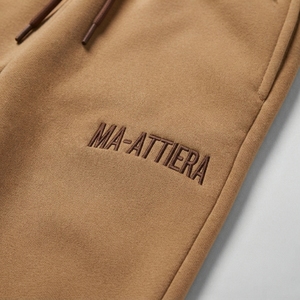 Ensemble de survêtement pour homme couleur beige, style minimaliste ton sur ton, comprenant un sweat-shirt à capuche et un pantalon de jogging, idéal pour le sport, l'entraînement, la gym, le fitness et les activités sportives, qualité premium - Product Image 6