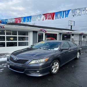 Berline Toyota Camry 2010 d'occasion en excellent état, transmission automatique, 6 vitesses, traction avant, 169 ch, 2.5L, gris, prête à la vente - Product Image 1