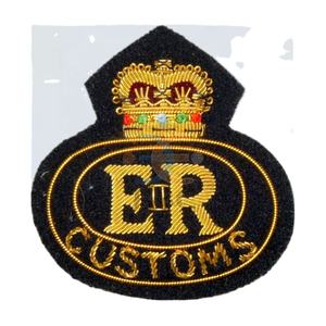 Badges et écussons de chapeau personnalisés de luxe brodés à la main en fil de bullion or et blanc, vente en gros - Product Image 1
