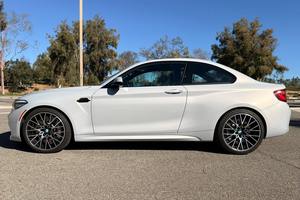 Auto Usado Premium 2020 B-MW M2 Competition, Aproximadamente 5,500 Millas, Motor de 6 Cilindros con Doble Turbo - Product Image 2