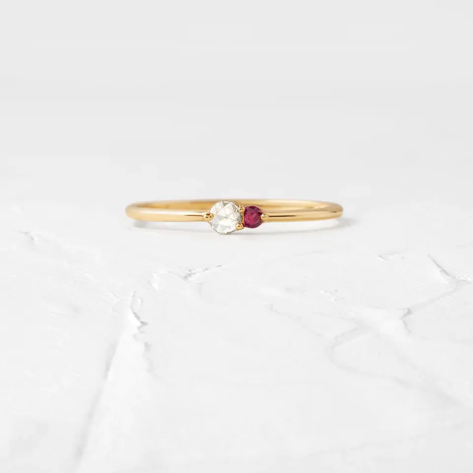 VVS2-D 로즈 컷 루비 라운드 컷 다이아몬드 결혼 반지 14K 옐로우 골드 두 스톤 악센트 약혼 반지 여성을위한 선물