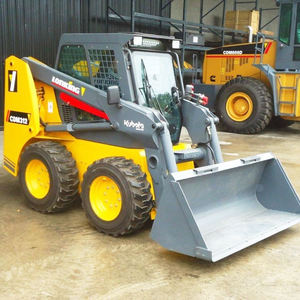 Chargeuse compacte sur pneus CAT 246C d'occasion à bas prix, 59 CV, 44 kW, godet de 0,6 m³, idéale pour les travaux en espace restreint - Product Image 3