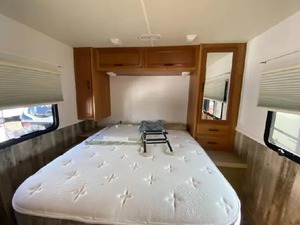 Camping-car F-l-e-e-t-w-o-o-d RV F-l-a-i-r 26D d'occasion de 2016 prêt à être vendu - Product Image 4