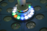 Lampe chirurgicale électrique LED d'urgence médicale avec un CRI élevé de 96 et une luminosité de 40 000 à 160 000 lux
