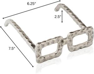 Sculpture contemporaine élégante avec des lunettes de soleil à la mode pour un impact visuel audacieux, parfaite pour rehausser les intérieurs modernes - Product Image 3