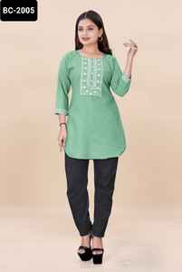 Nueva ropa de moda india, hermosos Kurtis cortos de rayón con Secuencia de bordado, trabajo con el precio más bajo, Kurtis de talla grande y parte superior - Product Image 2