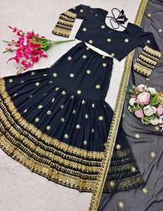 ชุดปาร์ตี้ดีไซเนอร์สวม choli-lehenga พร้อม dupatta กับงานเย็บปักถักร้อย - Product Image 1