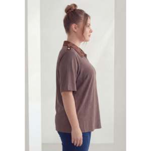 Blusa modal de talla grande con hombreras y cremallera, color marrón - Product Image 2