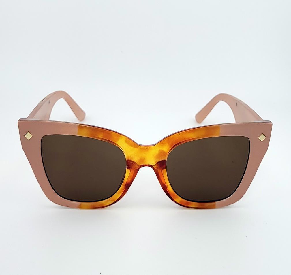 สีน้ำตาล