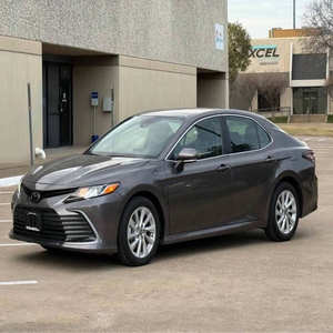 Toyota Camry LE 2024 en parfait état - Product Image 2