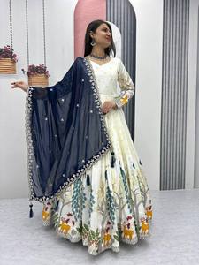 Exquisito conjunto de vestido de seda Dola, diseño de pavo real, Impresión de molino, trabajo de lámina, zorro con lentejuelas, Georgette Dupatta, fiesta de estilo tradicional indio - Product Image 6