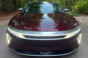 Lucid Air Dream Edition Performance 2022, hautement équipée, groupe motopropulseur à trois moteurs, berline rouge zénith au lithium, 1 111 ch, légère - Product Image 4