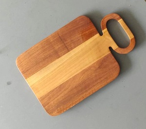 Tabla de cortar de madera dura duradera con mango tallado, ideal para chefs profesionales a un precio asequible - Product Image 3