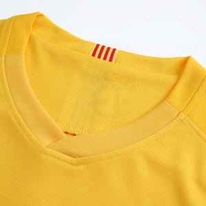 Vêtements de sport Uniforme de football Prix de gros bon marché Uniforme de football Vente directe d'usine Uniforme de football fabriqué au Pakistan - Product Image 3