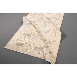 พรมขนสัตว์เปอร์เซียวินเทจขนาด 3.8x6.4 ฟุต สีเบจ ลายปะติดปะต่อ ด้านหลังทำจากยางลาเท็กซ์ที่เป็นมิตรกับสิ่งแวดล้อม - Product Image 4