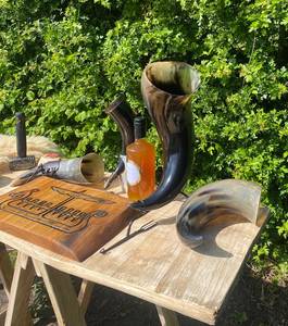 Corne à boire Viking naturelle polie avec support pour Ale et Mead - Product Image 5