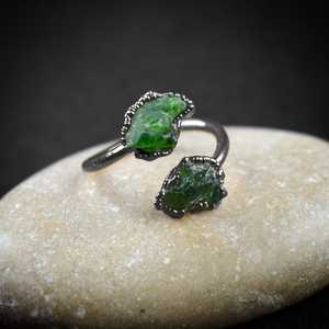 แหวนมรกตดิบธรรมชาติ แหวนมรกตแท้ แหวนพลอยประจำเดือนเกิดเดือนพฤษภาคม แหวนทำมือ ดีไซน์ไม่ซ้ำใคร - Product Image 3