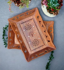 Premium Sheesham Wood Serving Tray Set de dos elegantes bandejas de madera de 15x10 y 13x9 para aperitivos, tazas, vasos y más de la India - Product Image 3