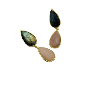 Boucles d'oreilles élégantes plaquées or pour femmes et filles à la mode Quartz rose et Labradorite Gemstone Dangle Design - Product Image 1
