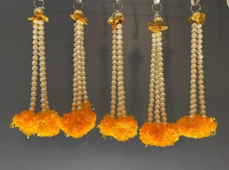 สีเหลือง