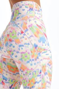 Vente en gros de shorts d'entraînement respirants à taille haute élastique personnalisés pour femmes, shorts de gymnastique décontractés avec poches à impression numérique - Product Image 5