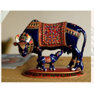 Statue artisanale en bois de vache et de veau (Décoration traditionnelle Kamdhenu/Gau Mata) - Décoration d'intérieur pour Pâques et mariages - Product Image 3