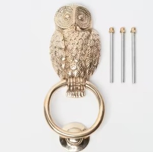 Aldaba de puerta con diseño de búho sentado, decoración del hogar, Pomo de puerta de latón hecho a mano, aldaba con diseño artístico, diseño curvo - Product Image 1