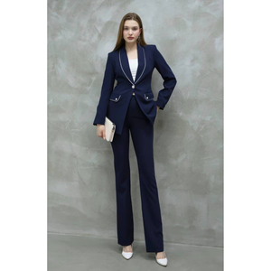 Giacca classica da donna tailleur pantalone bianco con dettaglio argento elegante ed elegante - Product Image 4