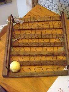 Porte-œufs en bois gravé sur mesure pour cadeau personnalisé parfait pour les maisons familiales et les amateurs de style ferme - Product Image 5