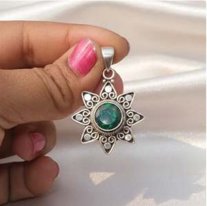 Pendentif en opale d'Éthiopie naturelle, pendentif en opale verte feu, pendentif en argent sterling 925, cadeau pour elle au meilleur prix par le fournisseur - Product Image 1
