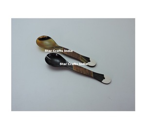 Ensemble de cuillères à salade multifonctionnelles en corne, de qualité supérieure, faites à la main, écologiques, compatibles lave-vaisselle, avec longues poignées, design moderne - Product Image 1