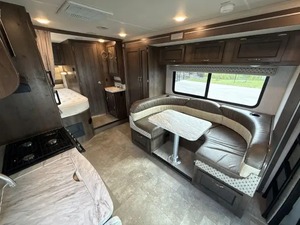 Autocaravana Usada en Buen Estado, Modelo 2020, P-R-I-SM 2150CB de Alto Rendimiento, Disponible para la Venta - Product Image 3
