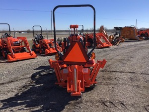 Tracteur Kubota BX23s compact et fiable avec chargeur idéal pour une utilisation en toutes saisons acheter directement avec une livraison rapide à vendre - Product Image 3