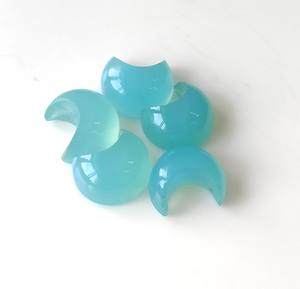 Venta al por mayor Natural Aqua Calcedonia Crescent 8mm-30mm Forma De Luna Media Luna Parte posterior plana Piedra preciosa suelta Fabricación de joyas ¡El mejor precio! - Product Image 1